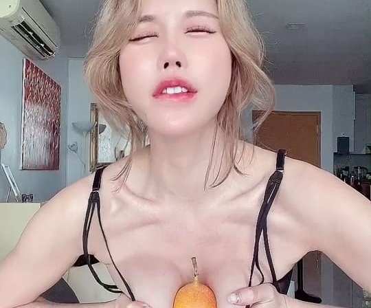 樱桃福利时间到！蜜汁四溢的粉嫩诱惑，真空上阵等你来采撷～
