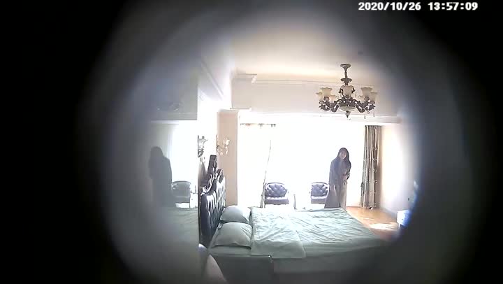 俄罗斯业余跨女同性恋者互相吮吸对方的少女鸡巴A new