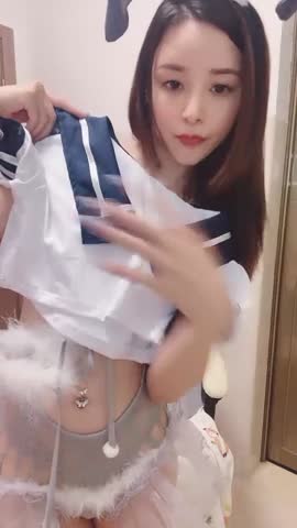 最近人气超高~极品尤物颜值女神，新买的情趣装兔耳朵，口活一流灵活小舌头，被炮友大屌操的高潮了 new